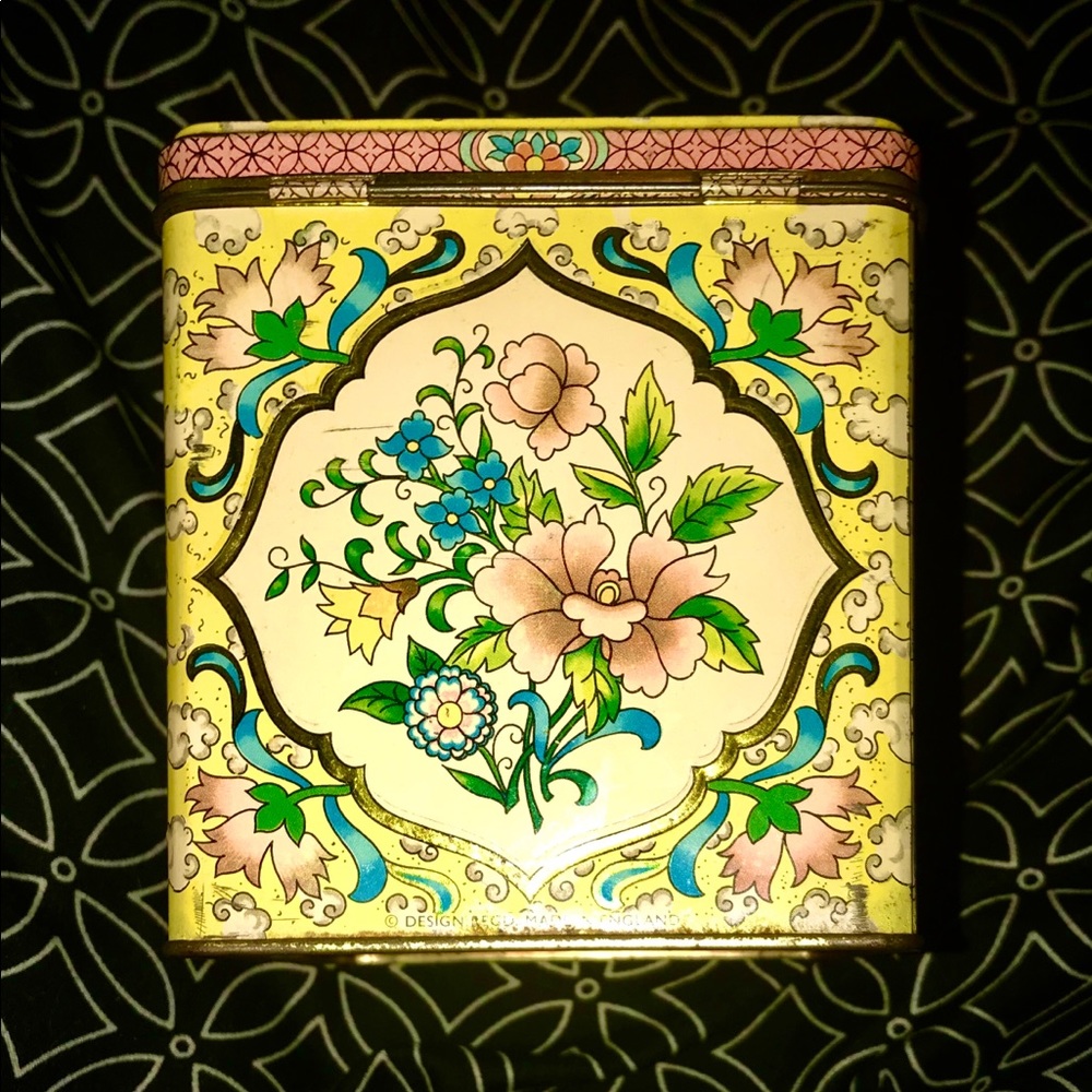 Daher Vintage Floral Tin